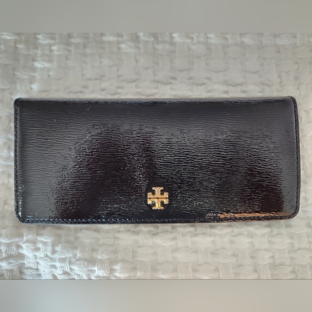 TORI BURCH WALLET Authentic and in great condition!
